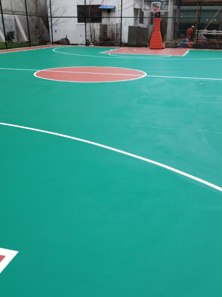 梅列 球场长期使用易出现地面开裂